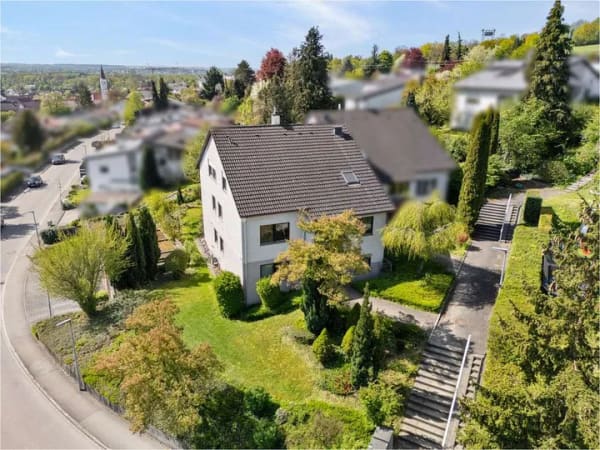 Immobilie in Elchingen - Dreifamilienhaus in sehr guter Lage – zwei freie Einheiten mit Miet- und Wertsteigerungspotenzial - Bild 0