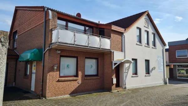 Immobilie in Brake - RESERVIERT-Wohn- und Geschäftshaus in guter Lage Nähe Zentrum - Bild 0