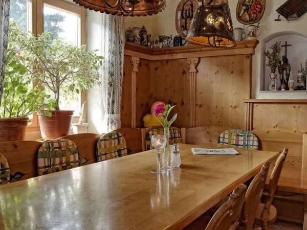 Immobilie in Aschau im Chiemgau - Wohnen/Arbeiten, ruhige Gewerbe möglich,  Chiemseenähe, Haus mit 12 Zimmer, 7 Duschen/WC, Bergblick - Bild 1
