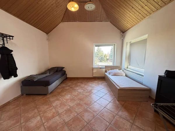 Immobilie in Leuna - Preisreduzierung - Großzügiges Familienhaus mit Gartenidylle, Terrasse, Balkon und Garage - Bild 2