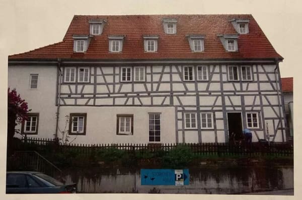 Immobilie in Obersulm - Helle 1,5-Zimmer-Wohnung im Altbau mit Galerie, EBK & Stellplatz in ruhiger Lage - Bild 0