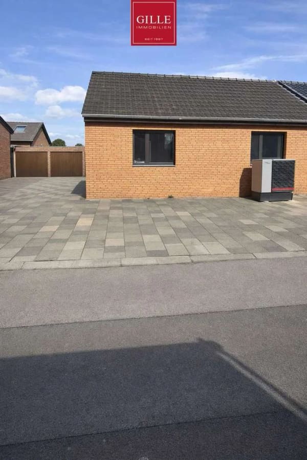 Immobilie in Rommerskirchen - Neuer Preis! Verwirklichen Sie Ihren Wohntraum - Bungalow mit Garage, großem Garten, Wärmepumpe - Bild 0