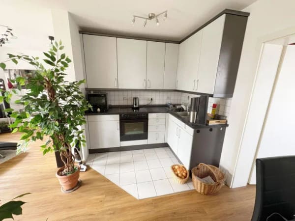 Immobilie in Kumhausen - Kapitalanleger aufgepasst: Charmante 2-Zi.-Wohnung  mit Balkon und TG-Stellplatz in bester Lage - Bild 1