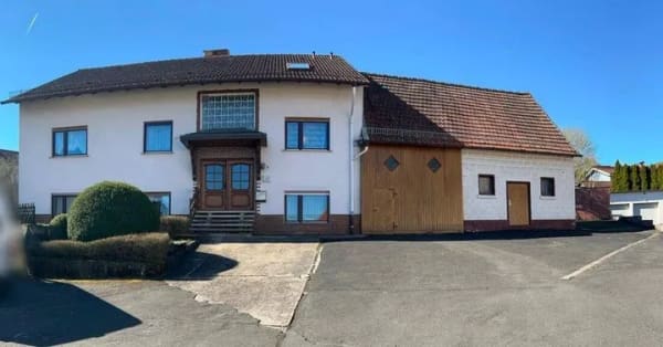 Immobilie in Freiensteinau - Ideales Zuhause für Familien - Einfamilienhaus mit viel Raum und Ausbaupotenzial - Bild 0