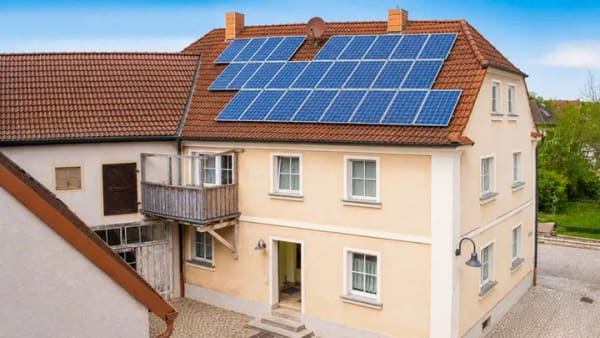 Immobilie in Walsdorf - Ausbaufähiges Mehrparteienhaus mit großer Scheune und Werkstatt in Walsdorf - Bild 0
