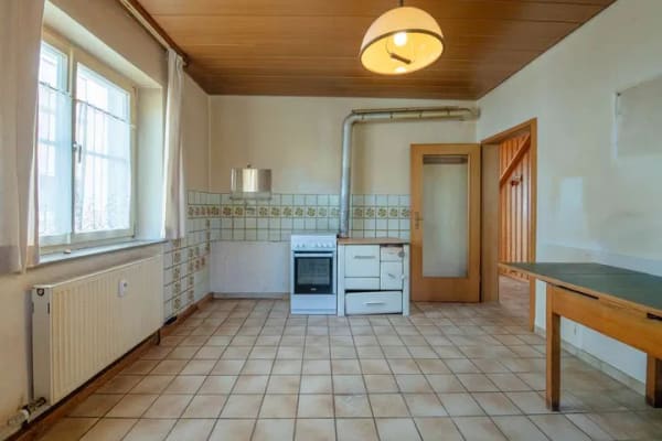 Immobilie in Walsdorf - Ausbaufähiges Mehrparteienhaus mit großer Scheune und Werkstatt in Walsdorf - Bild 1