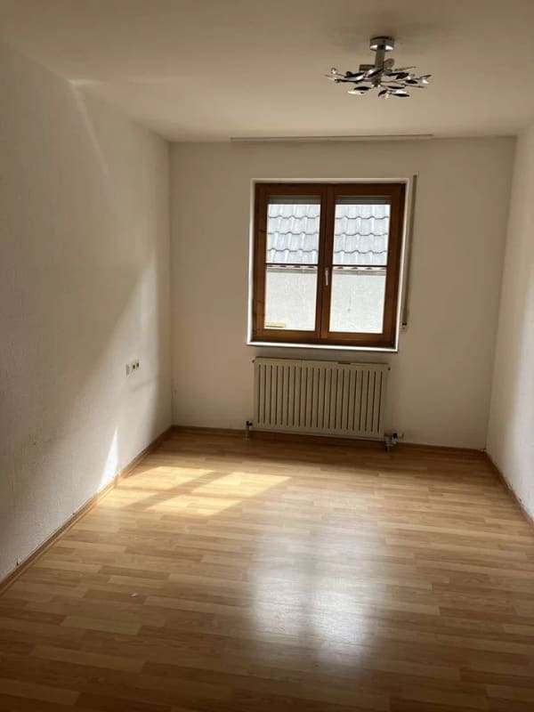 Immobilie in Waldenbuch - Charmante 3-Zimmer-Wohnung im Altstadtkern von Waldenbuch – ca. 78 m² mit Balkon & Stellplatz - Bild 3