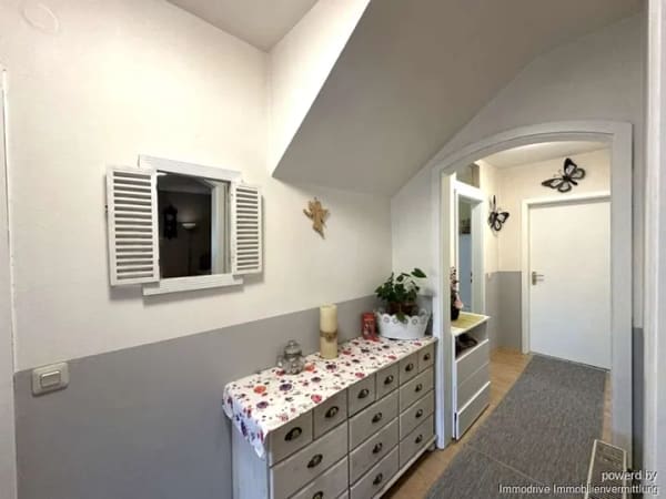 Immobilie in Heroldstatt - Freistehendes 1-2 Familienhaus mit D-Garage - Bild 4