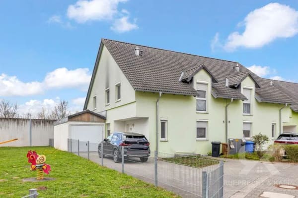 Immobilie in Pressath - Neuwertige Doppelhaushälfte in Pressath mit hoher Mieteinnahme und sicherer Vermietung an die BRD - Bild 0