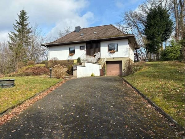 Immobilie in Betzdorf - Preisreduzierung - Freistehendes Einfamilienhaus mit großem Grundstück in ruhiger Wohnlage - Bild 1