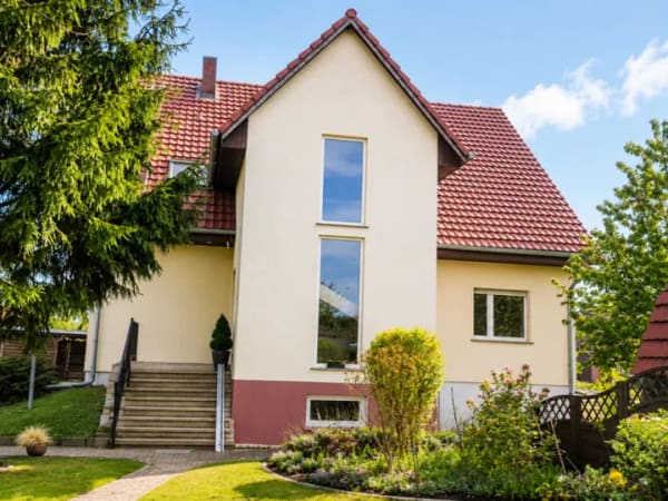Immobilie in Neuhausen/Spree - Wohnen, wo andere Urlaub machen - Großzügiges Zuhause mit zusätzlichen Wald- und Ackerflächen - Bild 0
