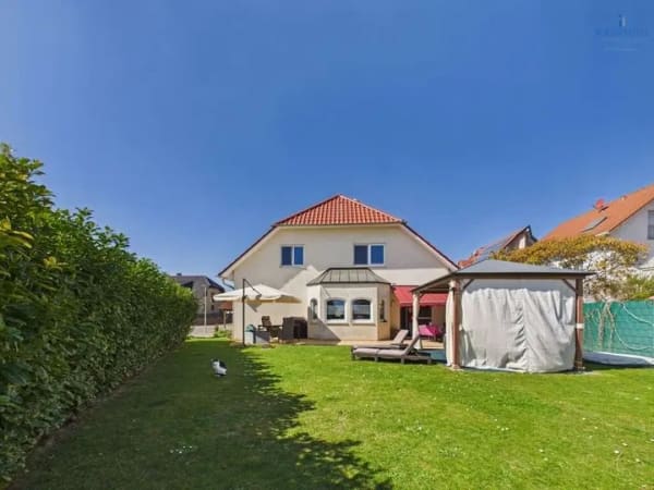 Immobilie in Kindenheim - **Schönes 1-3 Familienhaus (ca. 396m²) mit Garten, Garagen, uvm. - viele Möglichkeiten + tolle Lage! - Bild 0
