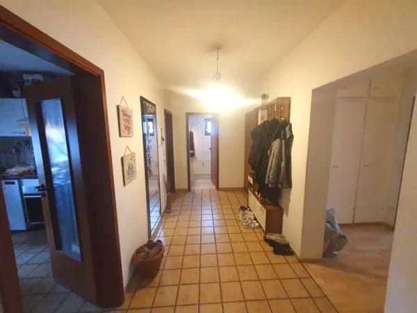 Immobilie in Rheinstetten - Großzügige 4-Zimmer-Wohnung mit Westbalkon und 3 Stellplätzen in familienfreundlicher Lage - Bild 1