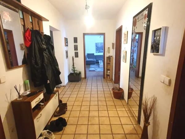 Immobilie in Rheinstetten - Großzügige 4-Zimmer-Wohnung mit Westbalkon und 3 Stellplätzen in familienfreundlicher Lage - Bild 2