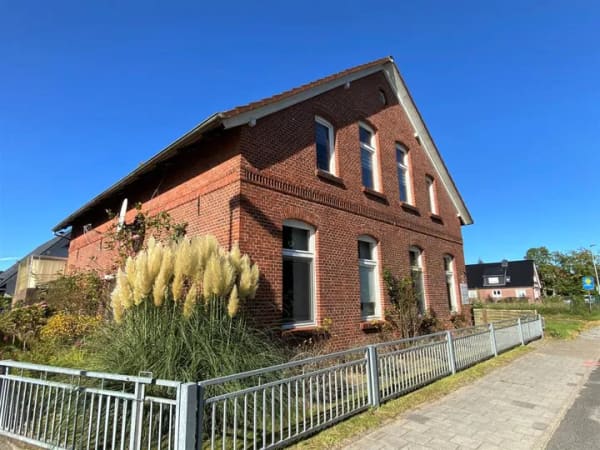 Immobilie in Aurich - Zweiparteienhaus in zentraler und stark frequentierter Lage von Aurich – Ideal als Kapitalanlage oder zur Selbstnutzung - Bild 0
