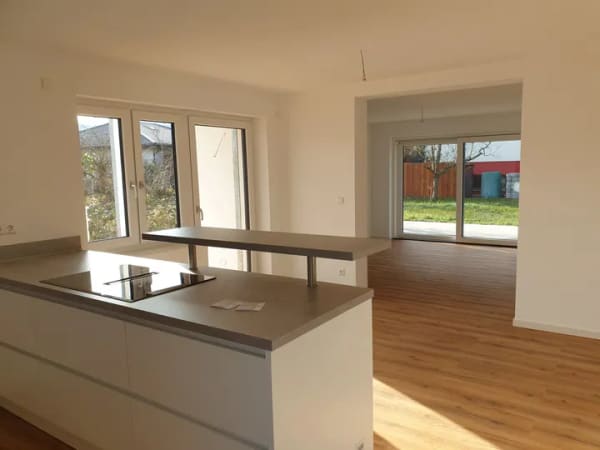 Immobilie in Löwenstein - 4-Zimmer-Wohnung im Gartengeschoss mit 2 Terassen und Gartenanteil - Bild 1