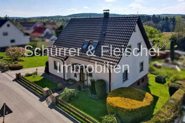 Immobilie in Tiefenbronn - Willkommen daheim – Einfamilienhaus mit Gartenidylle & Garage, sofort bezugsfrei - Bild 1