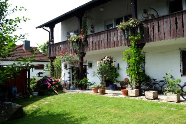 Immobilie in Glattbach - **Viel Platz !!** Familiengerechtes EFH mit ELW, idyllischem Garten, Garage, Carport u.v.m. - Bild 2