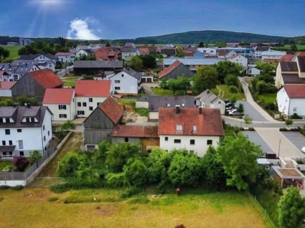 Immobilie in Seubersdorf in der Oberpfalz - Ländliches Wohnidyll, großzügiges Zweifamilienhaus mit herrlichem Grundstück - Bild 0