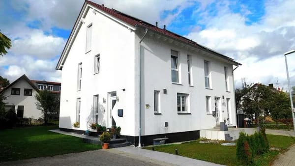 Immobilie in Neckartailfingen - Doppelhaushälfte in massiver Einstein-Qualität – Ihr neues Zuhause in Neckartailfingen. - Bild 0