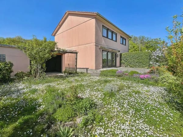 Immobilie in Höchberg - Einfamilienhaus in Höchberg: Viel Platz, Garten und die Chance, Ihr Traumhaus selbst zu gestalten - Bild 2