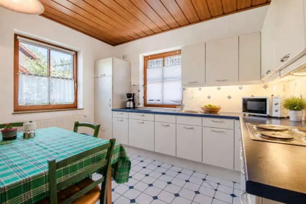 Immobilie in Eußenheim - ++ Wohn- und Geschäftshaus mit Charme und Potential in Eußenheim – Hundsbach ++ - Bild 1