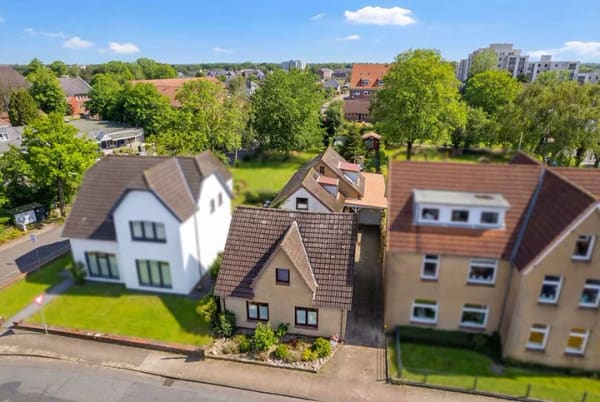 Immobilie in Harrislee - Zentral in Harrislee: Ca. 300 m² Wohn- und Nutzfläche – flexibel nutzbares Immobilienensemble - Bild 0