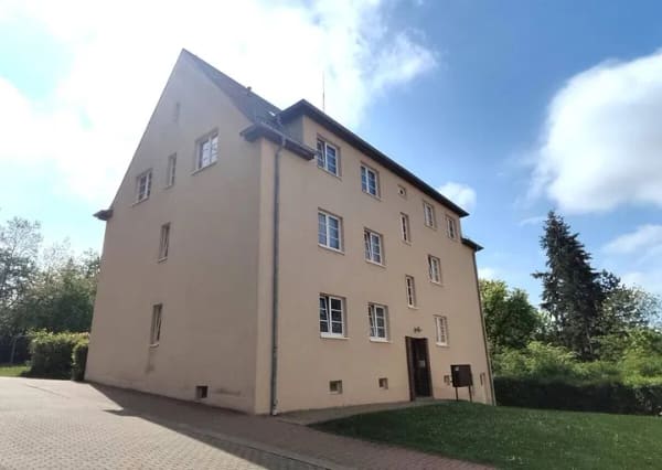 Immobilie in Plauen - 2-Zi.-Wohnung mit PKW-Stellplatz auf Erbbaugrundstück - zum kleinen Preis! - Bild 0