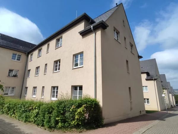 Immobilie in Plauen - 2-Zi.-Wohnung mit PKW-Stellplatz auf Erbbaugrundstück - zum kleinen Preis! - Bild 1