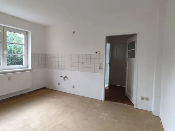 Immobilie in Plauen - 2-Zi.-Wohnung mit PKW-Stellplatz auf Erbbaugrundstück - zum kleinen Preis! - Bild 2