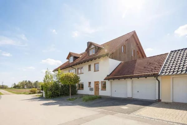 Immobilie in Alling - Fernwärme, PV und gehobene Ausstattung: Gepflegte DHH als Zweifamilienhaus - Bild 1