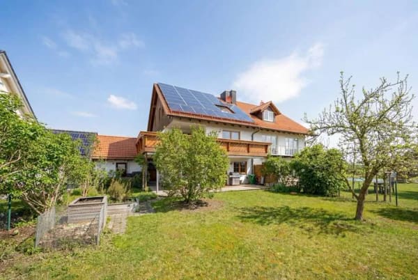 Immobilie in Alling - Fernwärme, PV und gehobene Ausstattung: Gepflegte DHH als Zweifamilienhaus - Bild 2