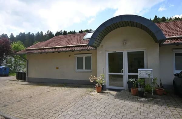 Immobilie in Biederbach - Bezugsfreie Gartengeschosswohnung mit zwei Terrassen - Bild 1