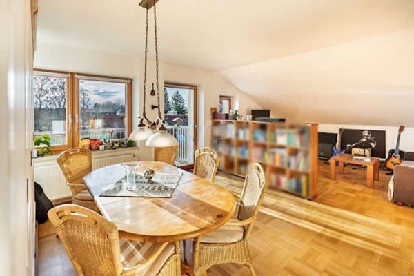 Immobilie in Ismaning - Helle Dachgeschosswohnung mit Balkon und zeitnaher Bezugsfreiheit - Bild 1