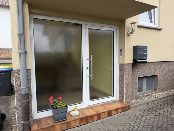 Immobilie in Püttlingen - Püttlingen-Köllerbach: Attraktives 3-Familienhaus mit Garten, 2 Garagen und Stellplatz in guter Lage - Bild 1