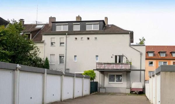 Immobilie in Mülheim an der Ruhr - Klassisches Mehrfamilienhaus in ruhiger Lage mit DG-Ausbaugenehmigung - Bild 0