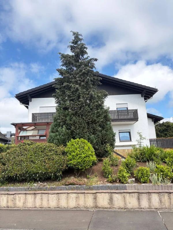 Immobilie in Wettenberg - Großzügiges Haus mit  2 Wohnungen - Bild 1