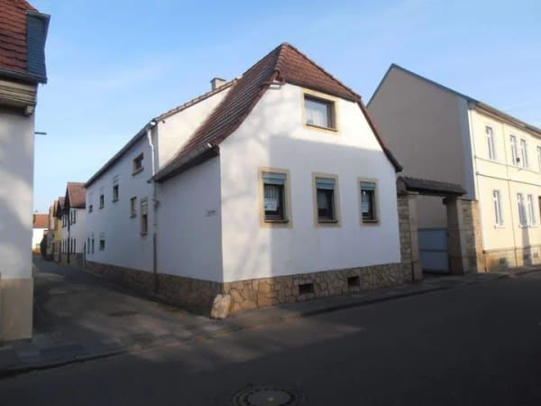 Immobilie in Freinsheim - FREINSHEIM, DOPPELHAUS-HÄLFTE, älteres Baujahr, gepflegt. Verkaufspreis 230.000,00 Euro. - Bild 1