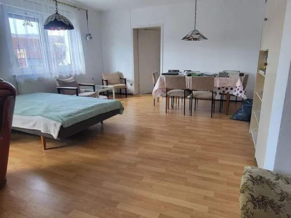 Immobilie in Kaltennordheim - Eine gute Kaufgelegenheit : 4 Zimmer Wohnung in guter Lage , mit Garage direkt hinter dem Haus - Bild 0