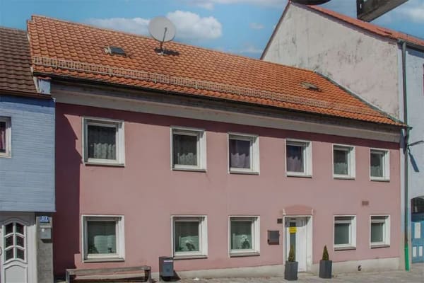 Immobilie in Landau an der Isar - Großes Reihenmittelhaus in Landau an der Isar - Bild 0