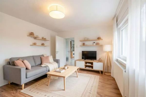 Immobilie in Vöhringen - Günstige Gelegenheit! Helle 2,5-Zimmer-Wohnung in zentraler Lage - Bild 0