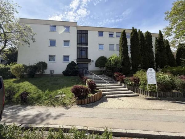 Immobilie in Stadtbergen - Modernisierte 3-Zimmer-Wohnung mit Südwestbalkon,  - Bild 1