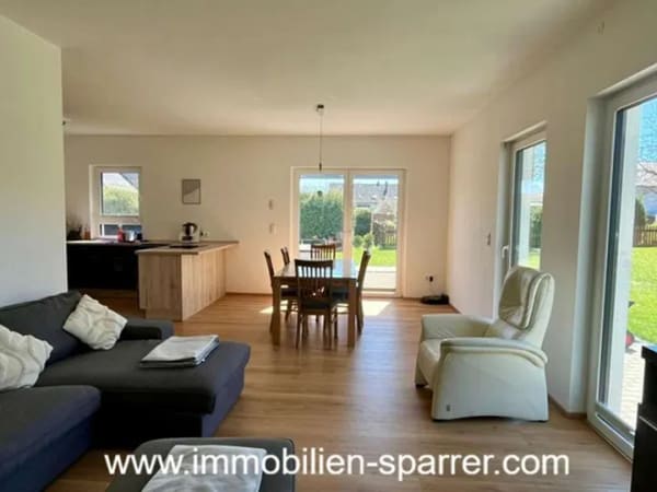 Immobilie in Weiherhammer - Modernes Einfamilienhaus mit großem Grundstück und Doppelgarage - Bild 3
