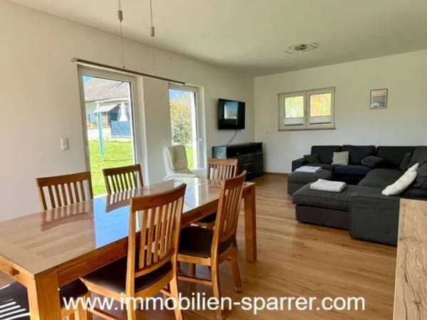 Immobilie in Weiherhammer - Modernes Einfamilienhaus mit großem Grundstück und Doppelgarage - Bild 4