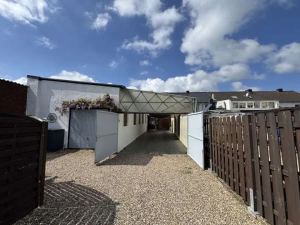 Immobilie in Hückelhoven - Großzügiges Reihenmittelhaus mit Nebengebäuden, Garten & Garage in Hückelhoven-Hilfarth - Bild 1