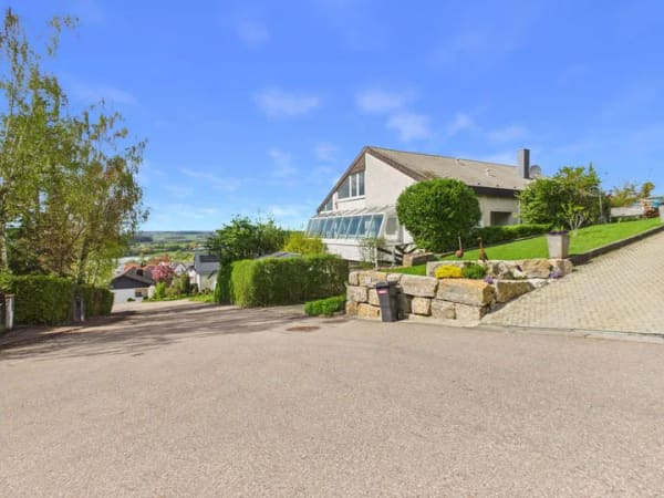 Immobilie in Heubach - Interessante Kaufgelegenheit in Heubach-Lautern:  großzügiges Familien-Anwesen mit Pool, Sauna auf 1.411 qm-großemTraumgrundstück in Top-WOHN-Lage! - Bild 2