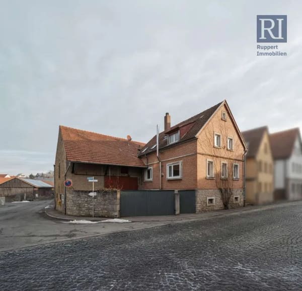 Immobilie in Giebelstadt - Modernisiertes Einfamilienhaus mit großzügiger Scheune (nähe Giebelstadt) - Bild 0