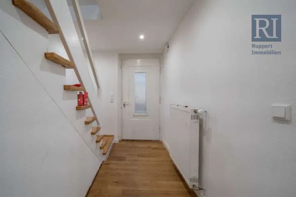 Immobilie in Giebelstadt - Modernisiertes Einfamilienhaus mit großzügiger Scheune (nähe Giebelstadt) - Bild 3