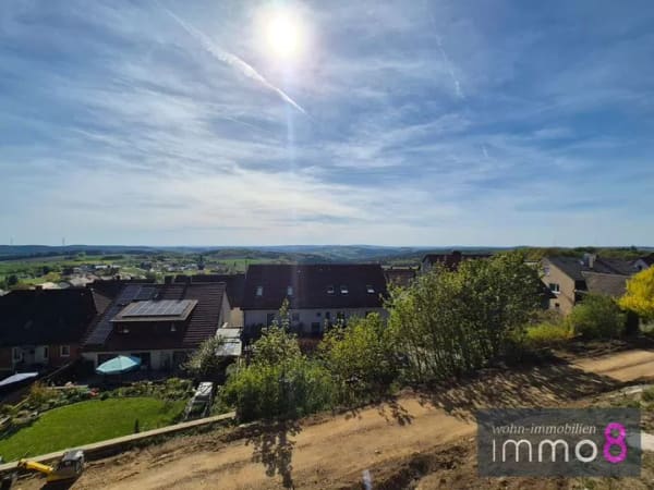 Immobilie in Tännesberg - Modernes Wohnen am Schlossberg
Großzügige Doppelhaushälfte in Tännesberg – als Ausbauhaus - Bild 4
