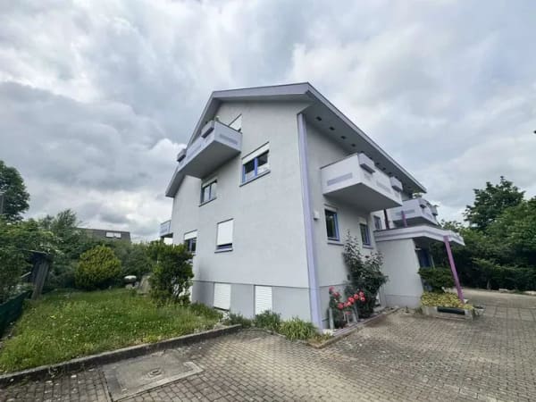 Immobilie in Bahlingen - 3 Familienhaus mit viel Potential inkl. 3 Garagen, 3 Stellplätzen und Ausbaureserven - Bild 1